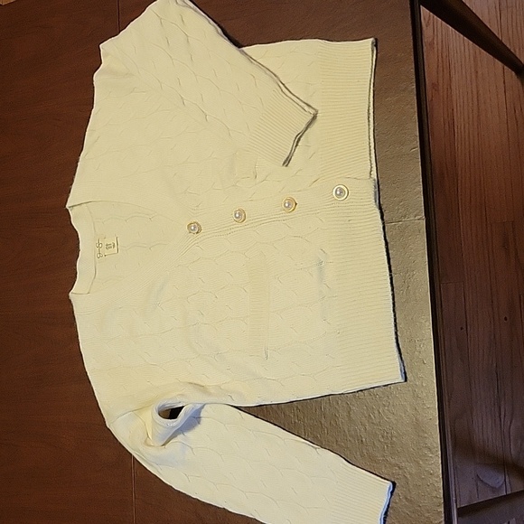 Jessica Simpson Cream Sweater - Picture 2 of 8